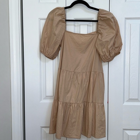 H&M Puff-Sleeved Dress - Picture 1 of 5